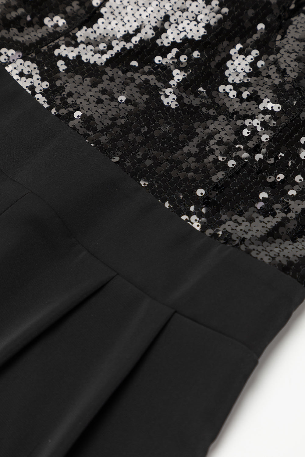 Mono negro de pierna ancha con top de lentejuelas