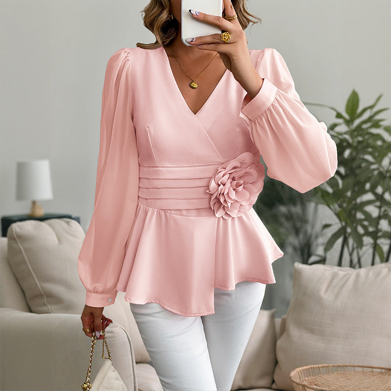 Blusa floral elegante con escote en V