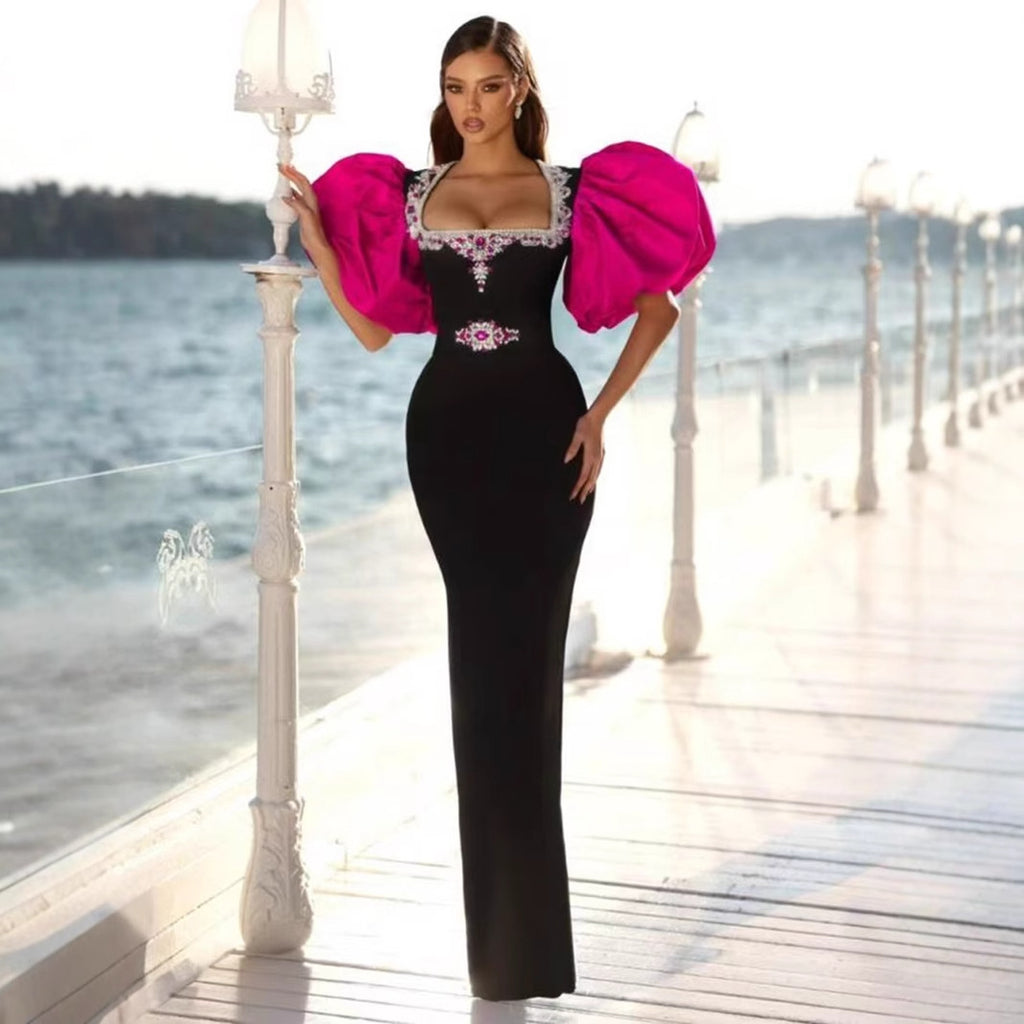 Vestido midi con pedrería, escote cuadrado y manga abullonada