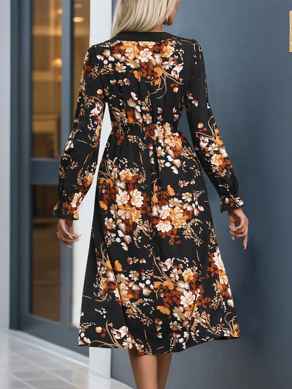 Vestido midi estampado de manga larga con cuello de solapa