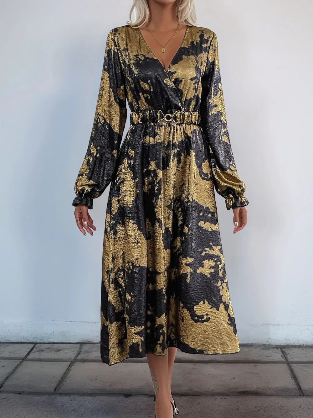Vestido midi estampado cruzado de manga larga