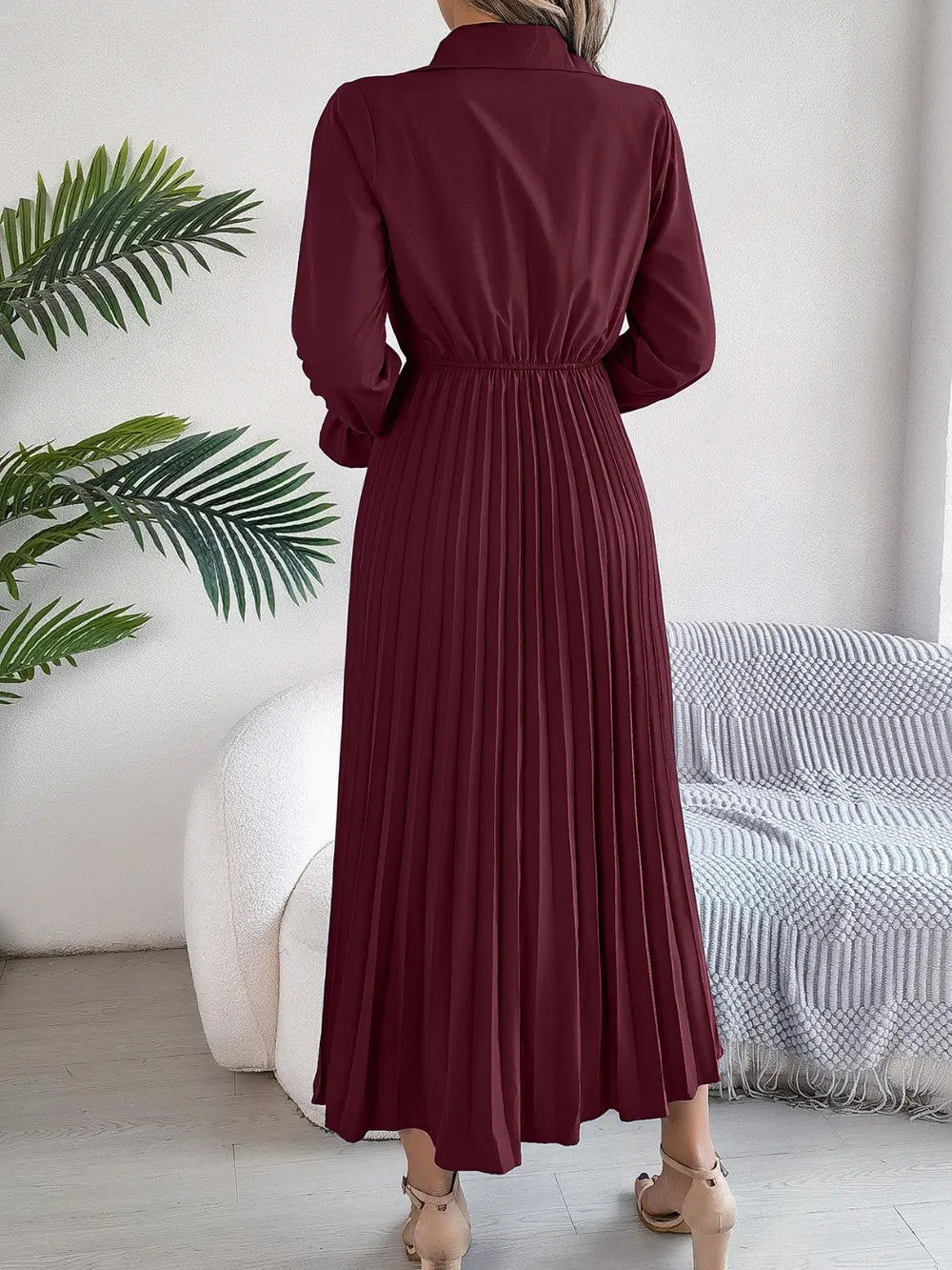 Vestido midi plisado camisero de manga larga