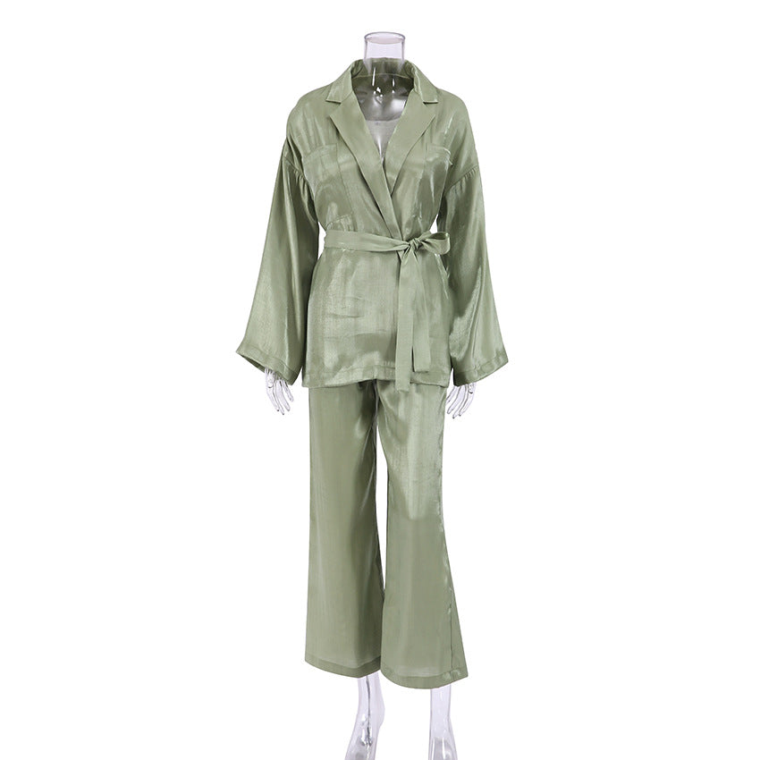 Conjunto de camisa y pantalón satinados