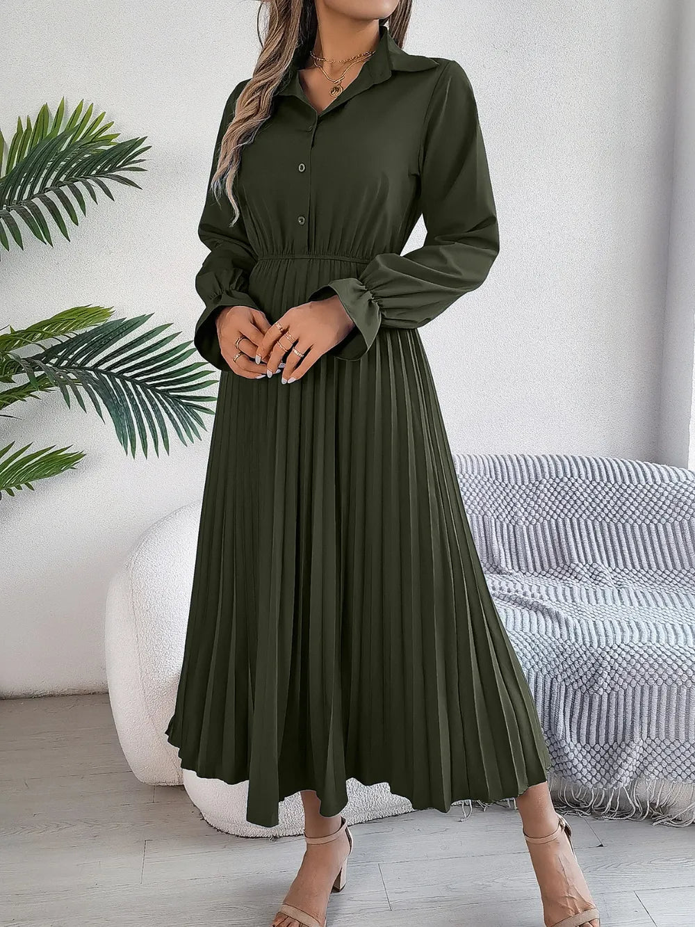 Vestido midi plisado camisero de manga larga