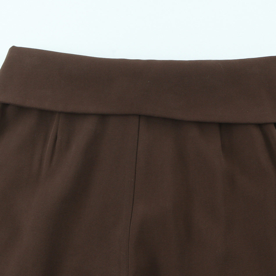Pantalón con pinzas en la cintura