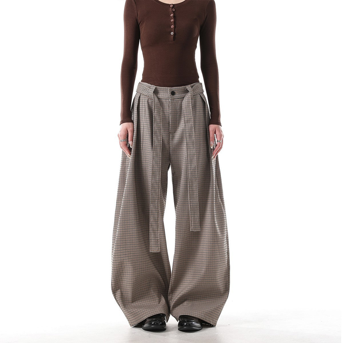 Pantalón ancho de cuadros estilo vintage