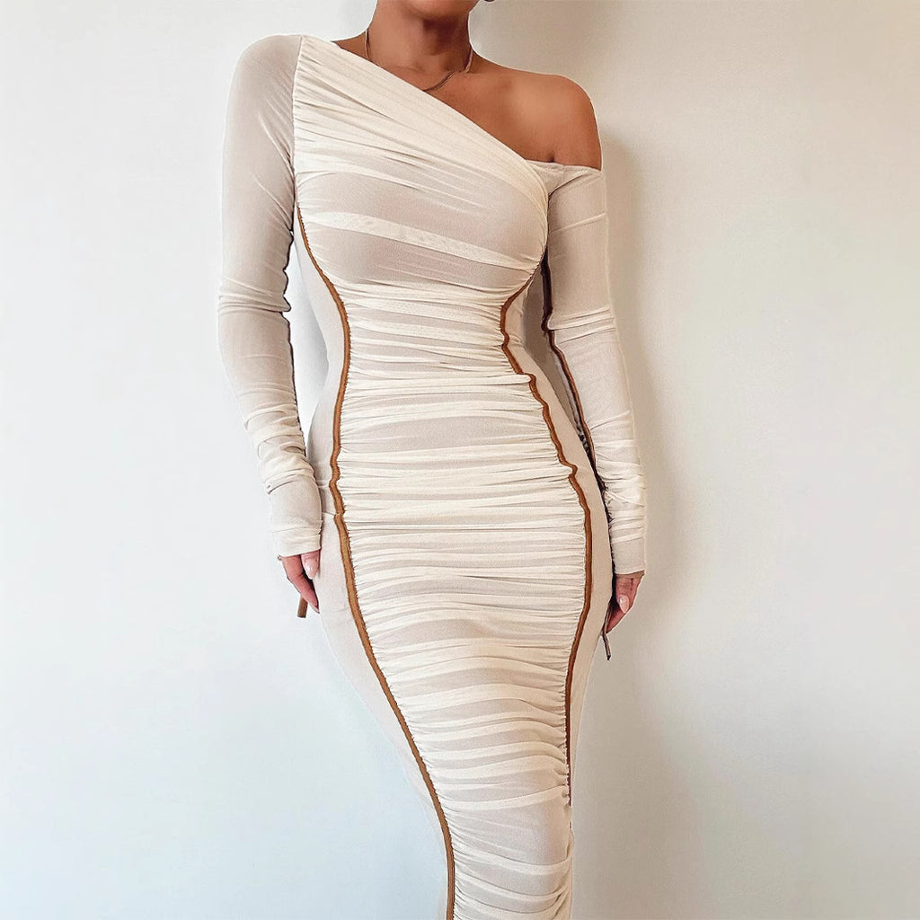 Vestido midi plisado con tul, hombros descubiertos y manga larga