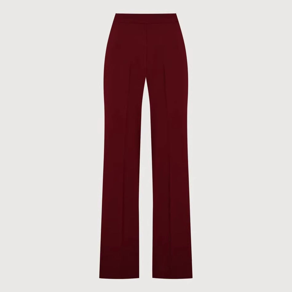Conjunto burdeos de top de malla con cuello alto y pantalón con abertura
