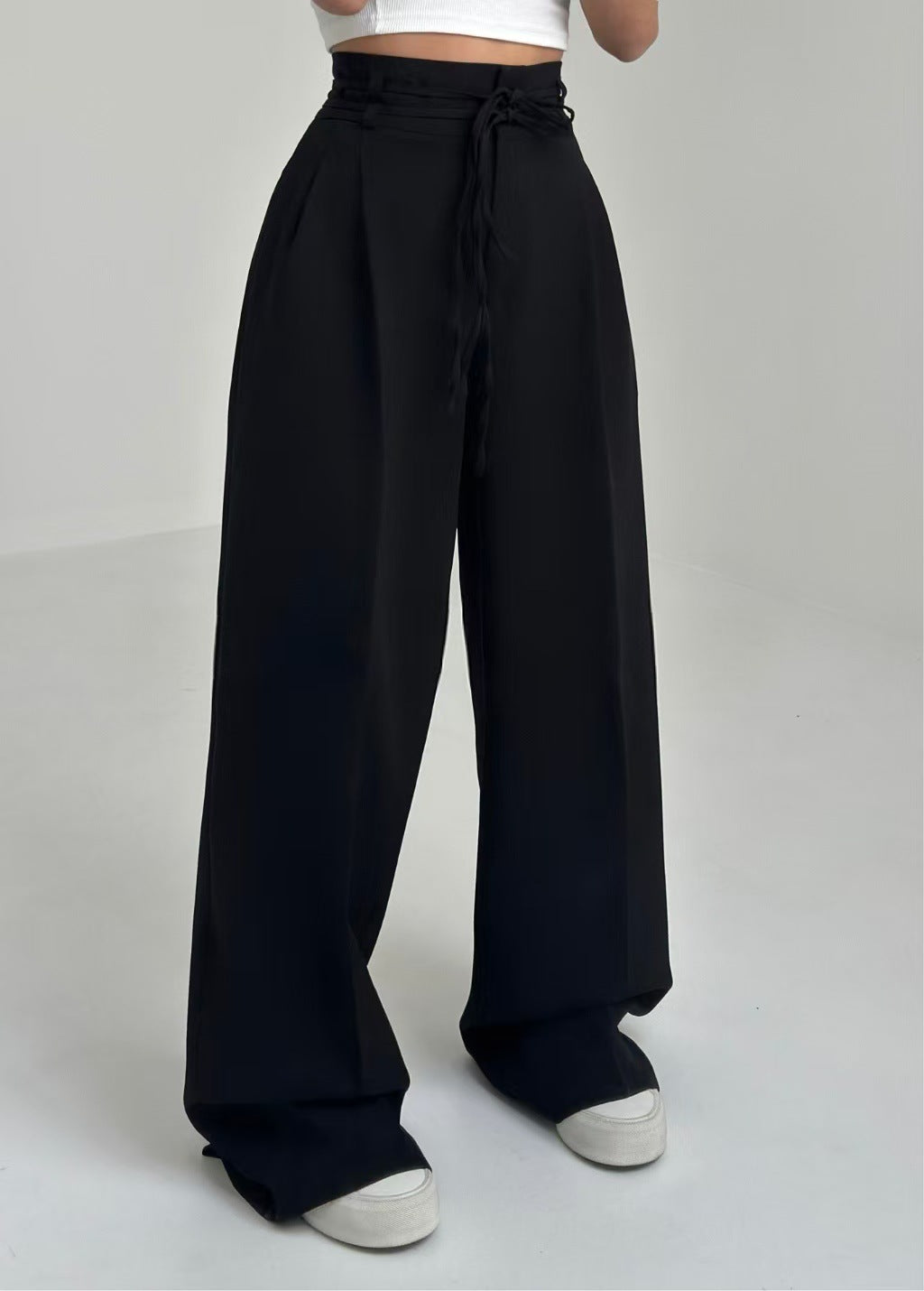 Pantalón recto de tiro alto con cinturón