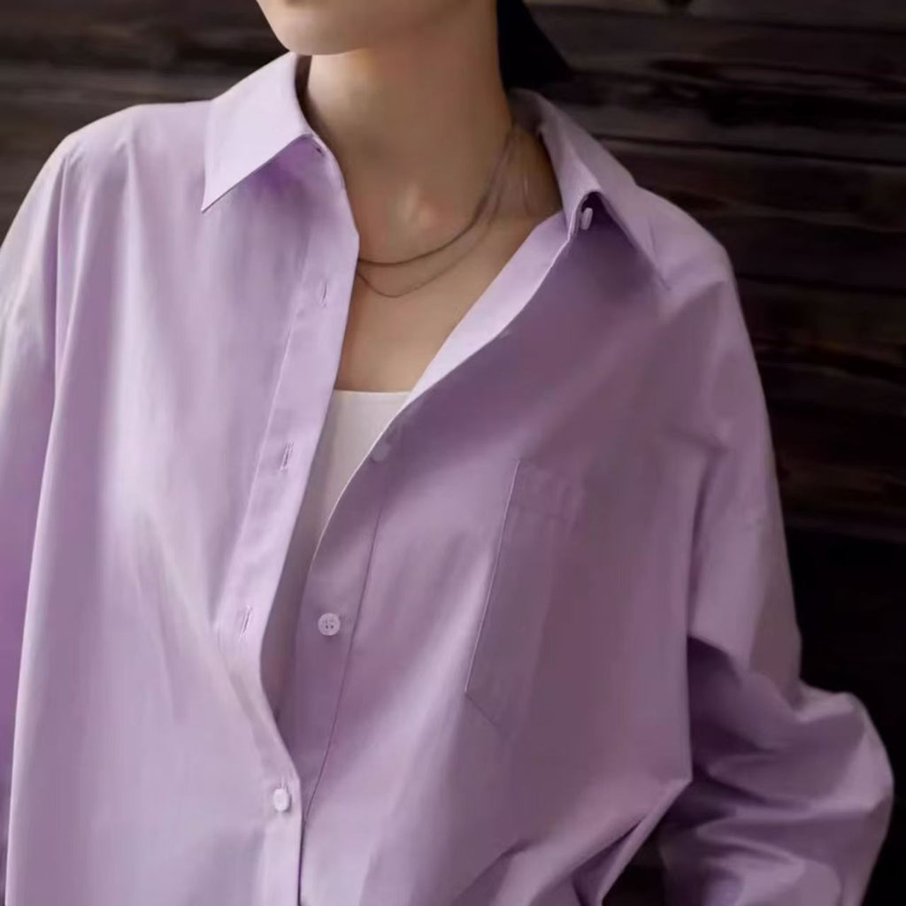 Camisa morada de rayas con manga larga y corte holgado
