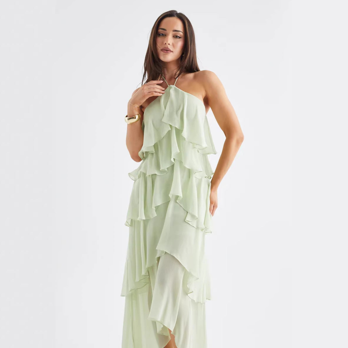 Vestido largo sin mangas con volantes y cuello halter