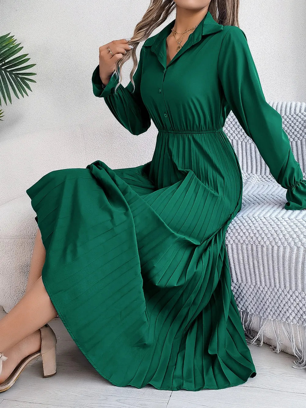 Vestido midi plisado camisero de manga larga