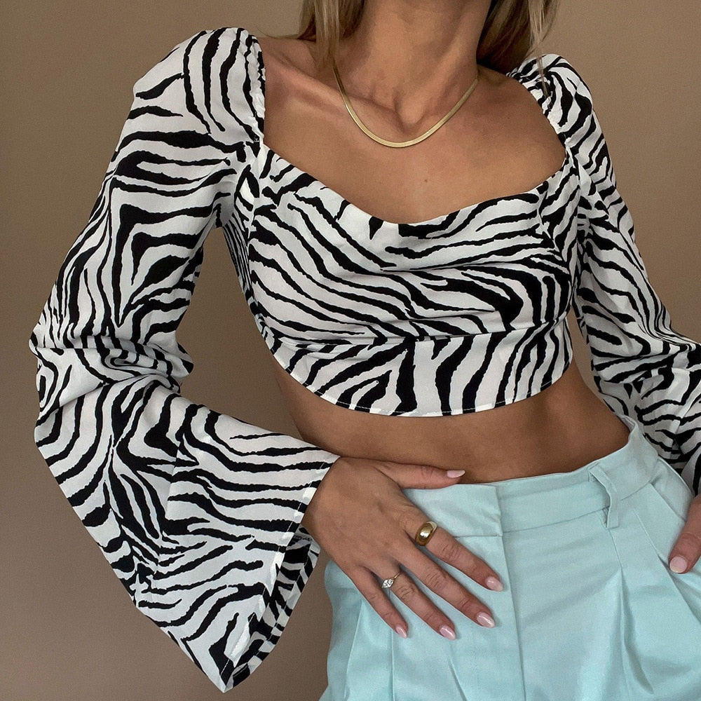 Top corto de estampado cebra con espalda abierta y lazada