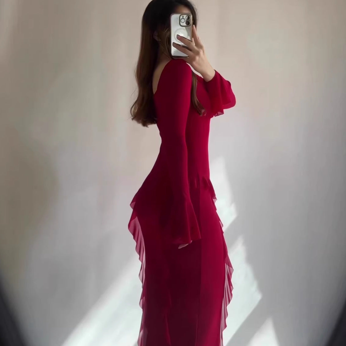 Vestido largo fluido de manga larga con escote corazón
