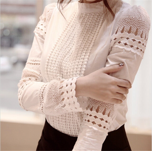 Blusa de encaje calado de manga larga