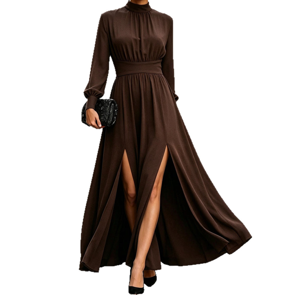 Vestido midi elegante de cuello alto, manga larga y doble abertura
