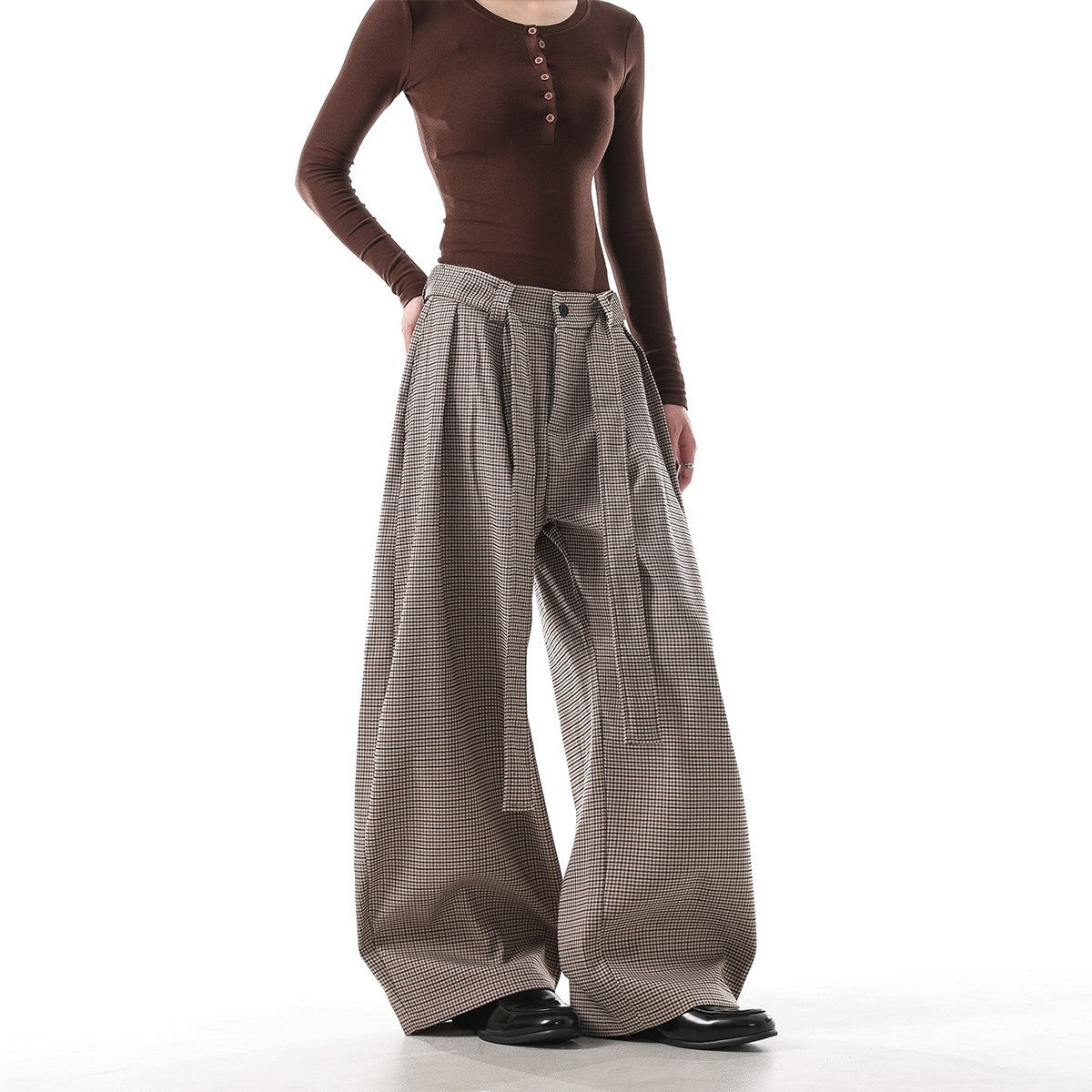 Pantalón ancho de cuadros estilo vintage