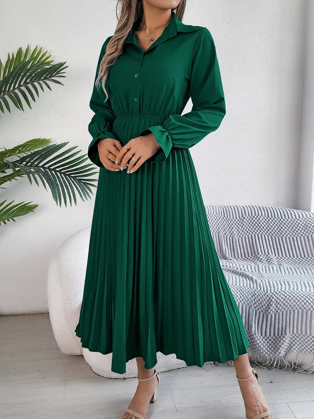 Vestido midi plisado camisero de manga larga