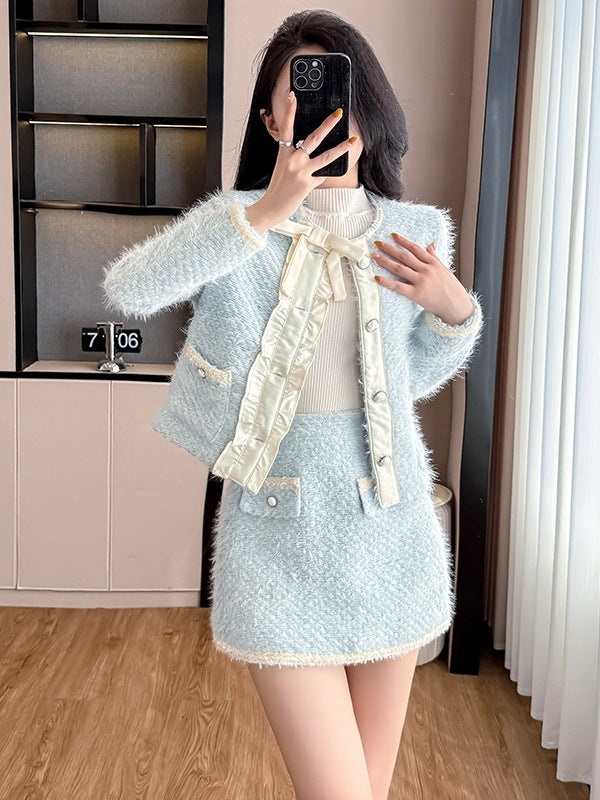 Conjunto azul de blazer y falda de cintura alta