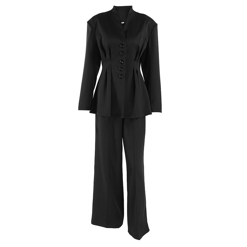 Conjunto negro de blazer entallado y pantalón