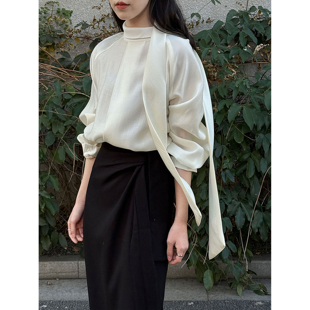 Blusa elegante de manga larga con cuello alto y lazo