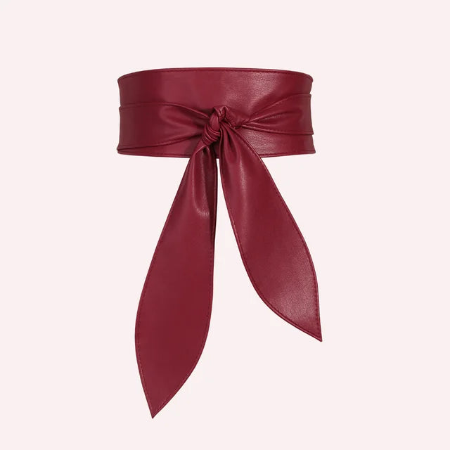 Cinturón ancho con lazo decorativo
