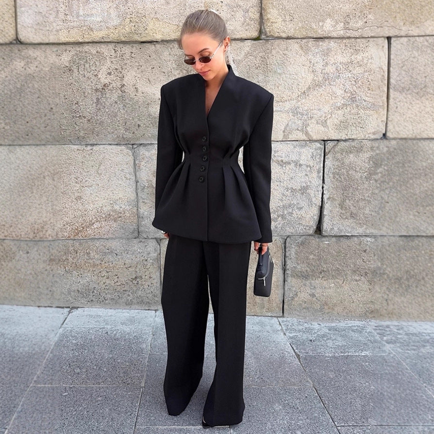 Conjunto negro de blazer entallado y pantalón
