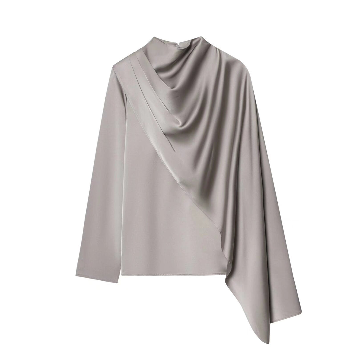 Top satinado elegante con diseño de chal