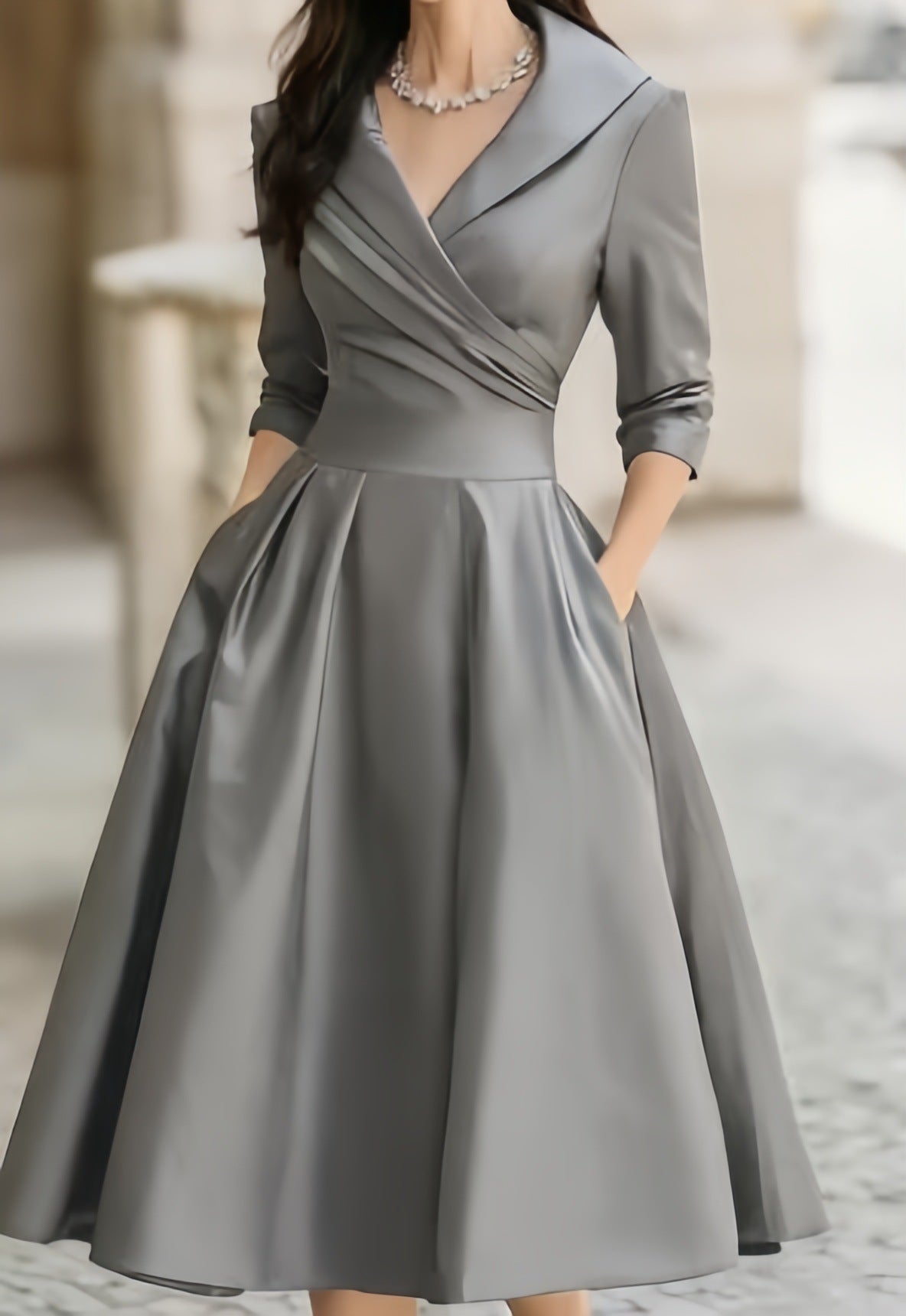 Vestido largo formal entallado de manga larga con cuello camisero