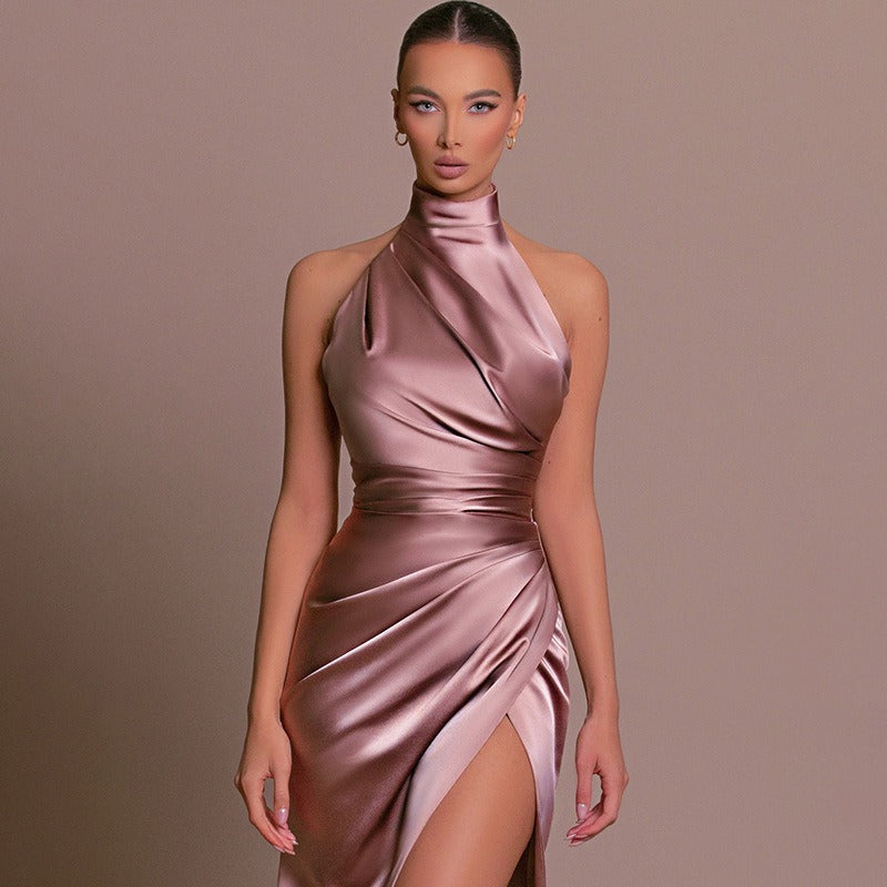 Vestido largo de ceremonia entallado con cuello halter