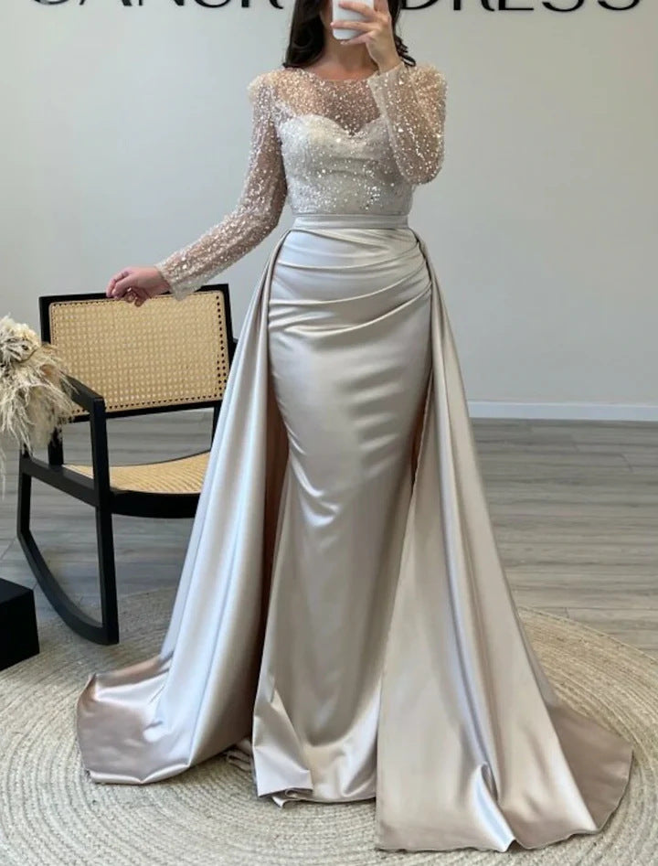 Vestido largo de noche con cuerpo de lentejuelas y falda satinada