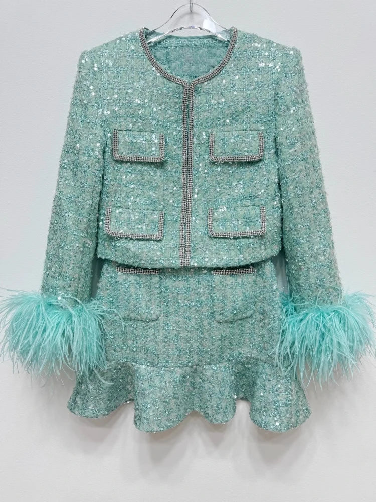 Chaqueta de lentejuelas con ribete de plumas