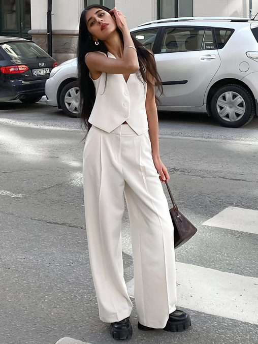 Conjunto blanco de chaleco sin mangas con escote en V y pantalón