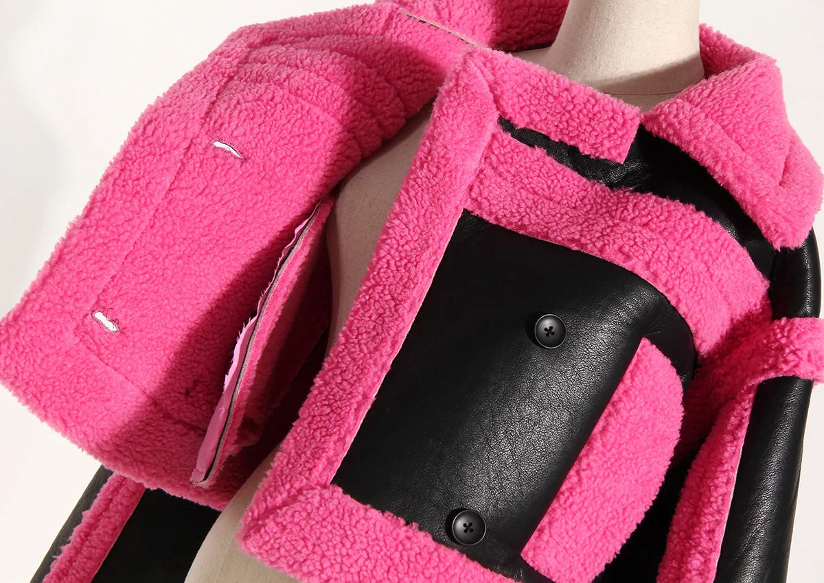 Chaqueta corta de pelo sintético con paneles en contraste