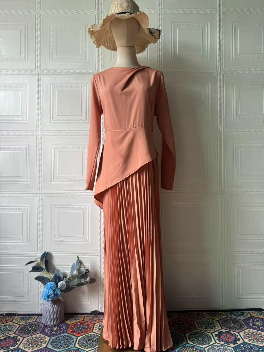 Vestido largo plisado de manga larga
