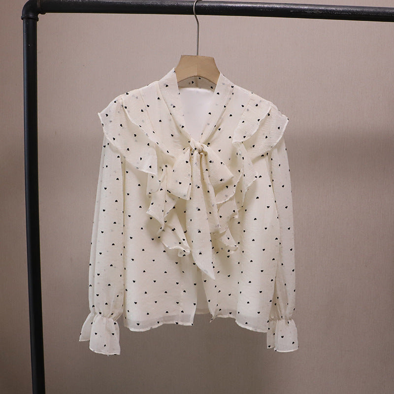Blusa romántica con volantes, botones de perla y lazada