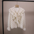 Blusa romántica con volantes, botones de perla y lazada