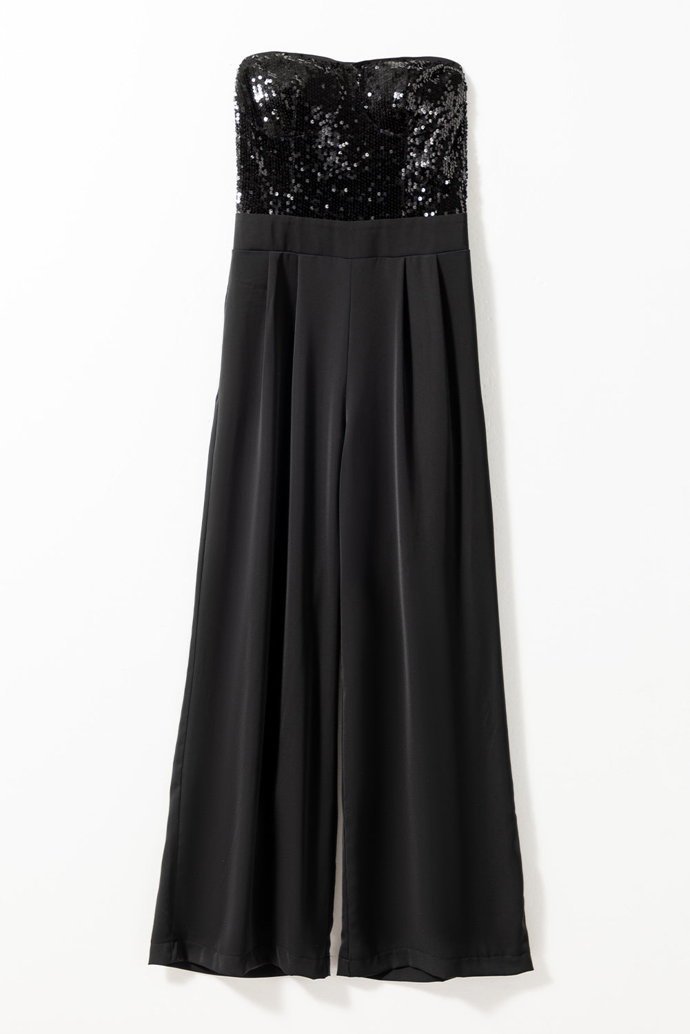 Mono negro de pierna ancha con top de lentejuelas