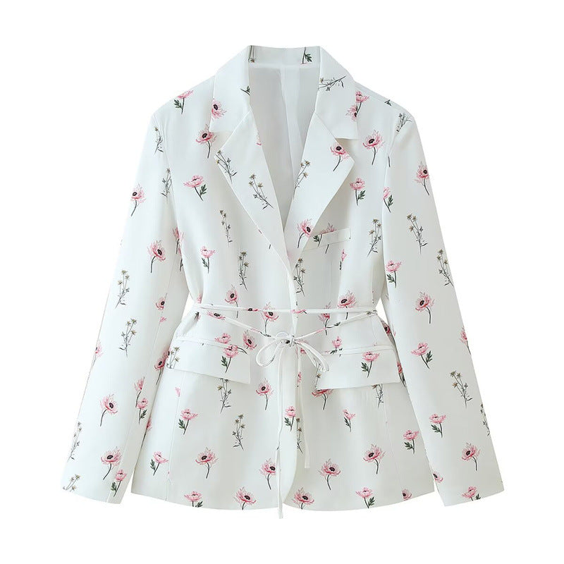 Blazer estampado elegante con cinturón y solapa