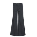 Pantalón gris ligeramente acampanado de tiro bajo