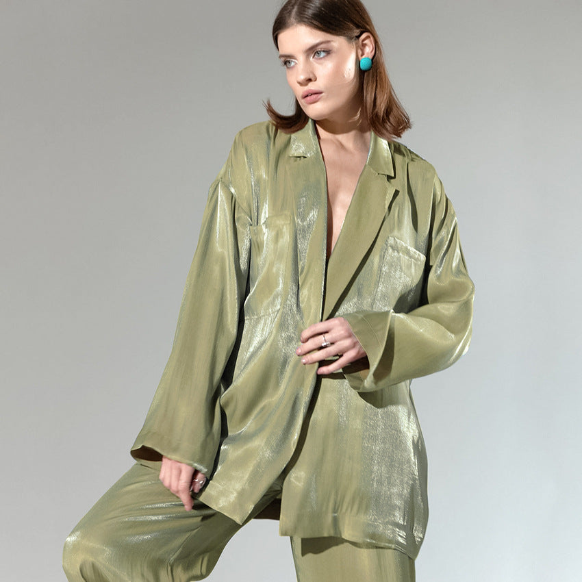 Conjunto de camisa y pantalón satinados