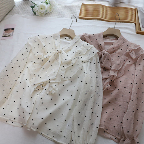 Blusa romántica con volantes, botones de perla y lazada
