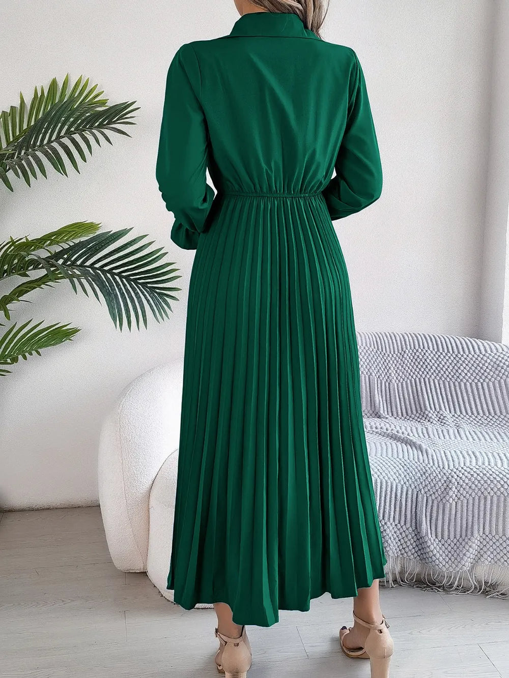 Vestido midi plisado camisero de manga larga