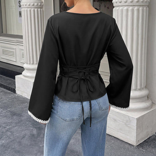 Camisa elegante de manga larga con encaje y escote barco