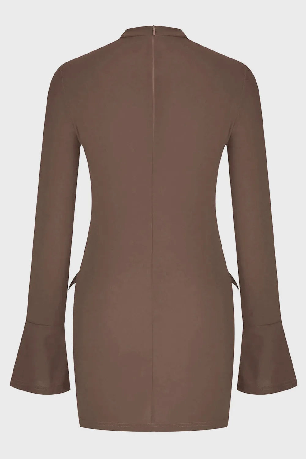 Vestido corto de manga larga con cuello alto
