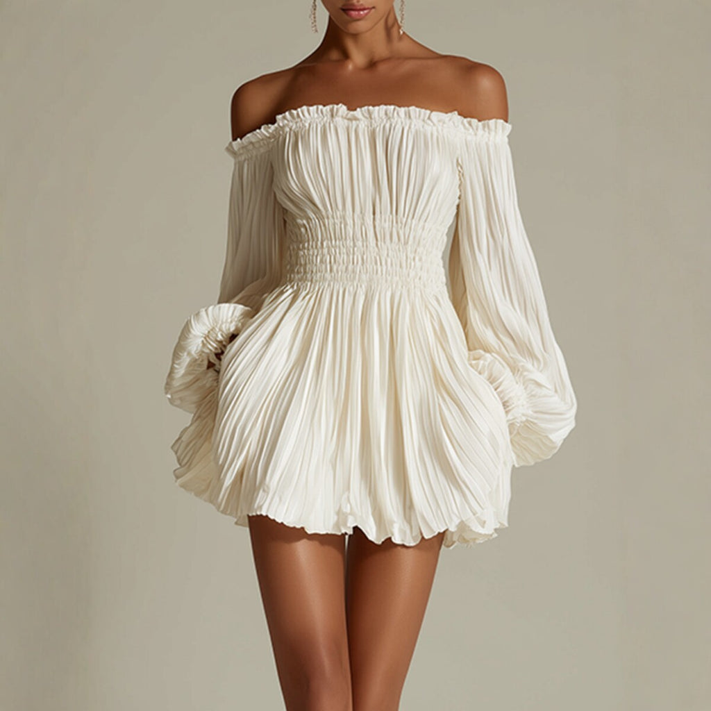 Vestido corto plisado de un hombro y manga larga