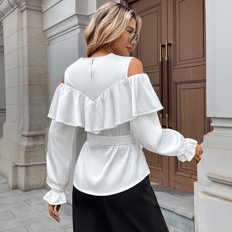 Blusa elegante con volantes y hombros descubiertos