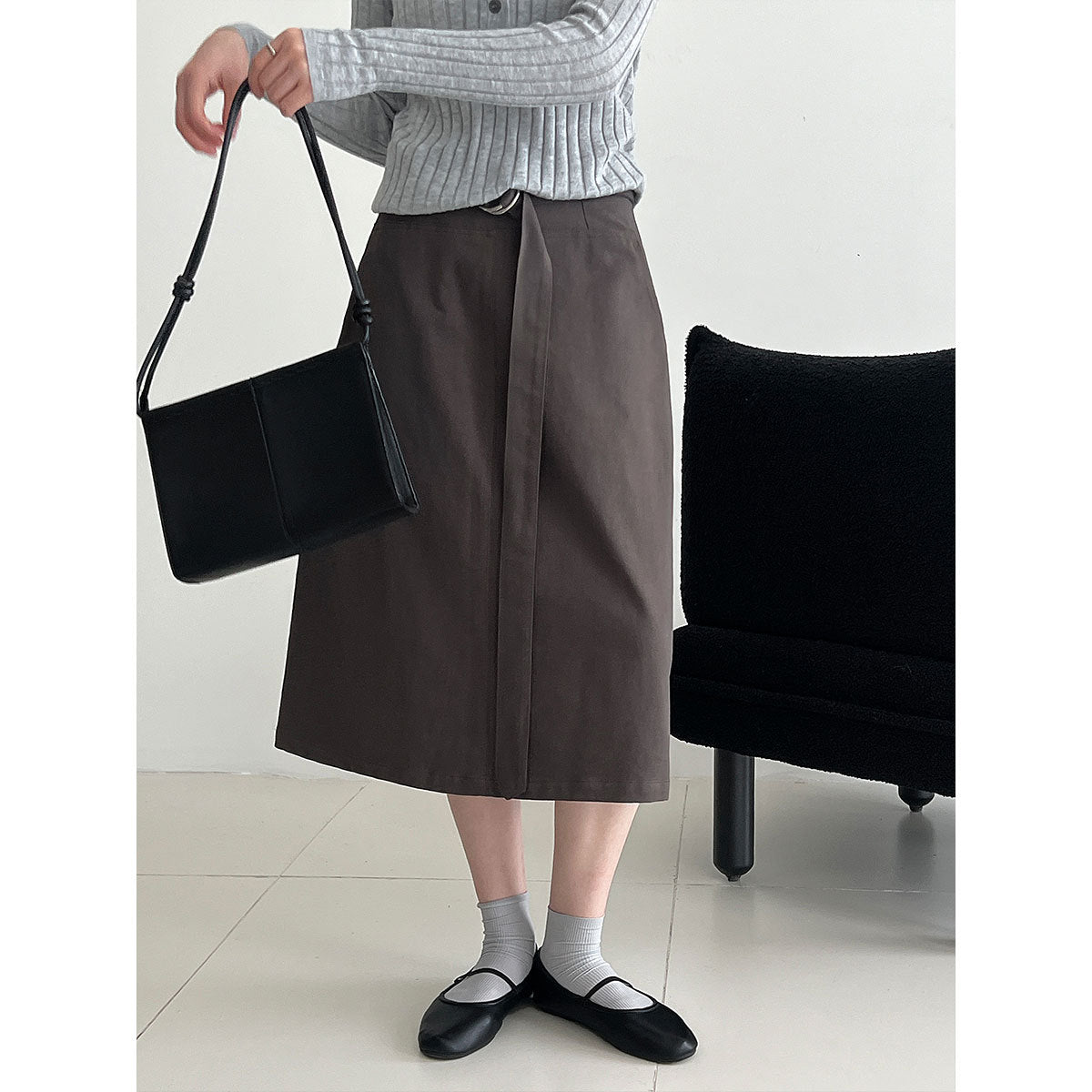 Falda midi minimalista de cintura alta con lazada