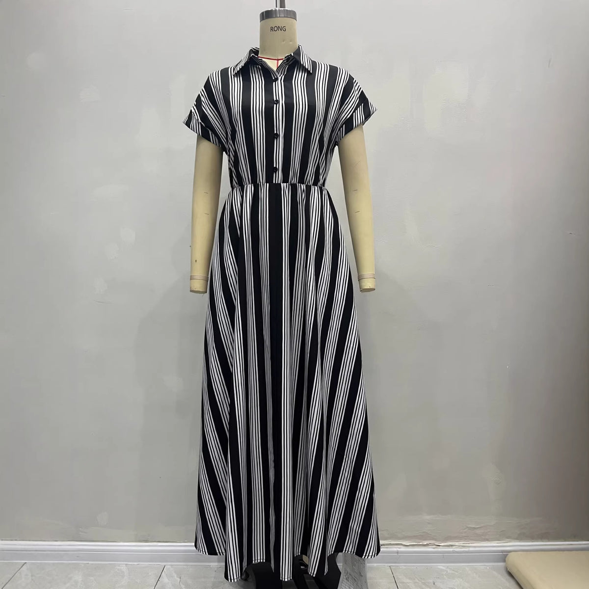 Vestido camisero midi a rayas de manga corta