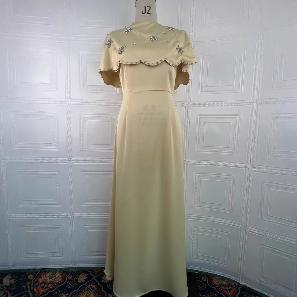 Vestido midi entallado de un hombro con manga tres cuartos